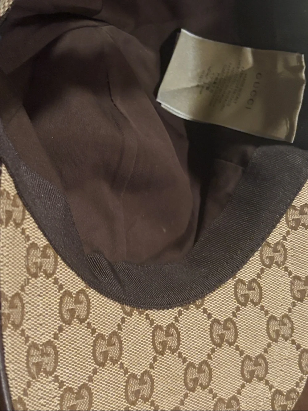 Gucci **unisex equally